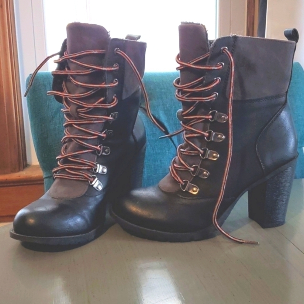 Womens Black Round Toe Lace Up Fleece Lined Boots High Heel Punk Goth Sz.6-7